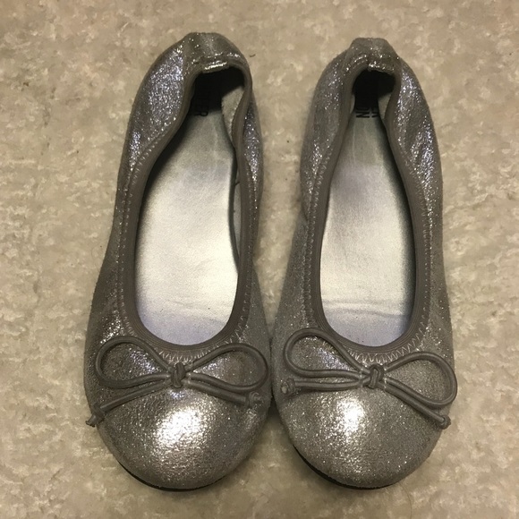 Ballet shoes for little girls - Picture 1 of 5